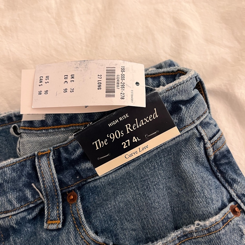 Brand new with tags! Abercrombie 90’s related curve love jeans.